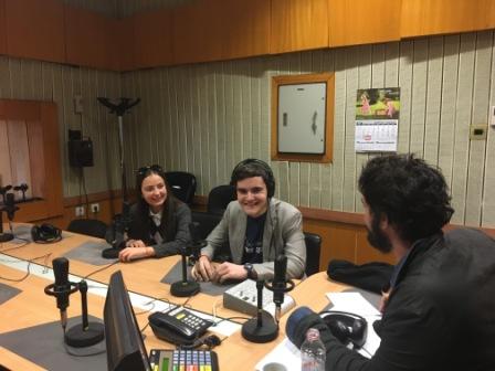 Наши ученици, победители в конкурса „10 години България в ЕС: резултати и предизвикателства“, гостуват в Радио Благоевград